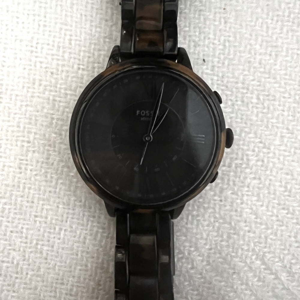 Fossil watch - Hybrid, connects to android and iOS systems. Material - stone.